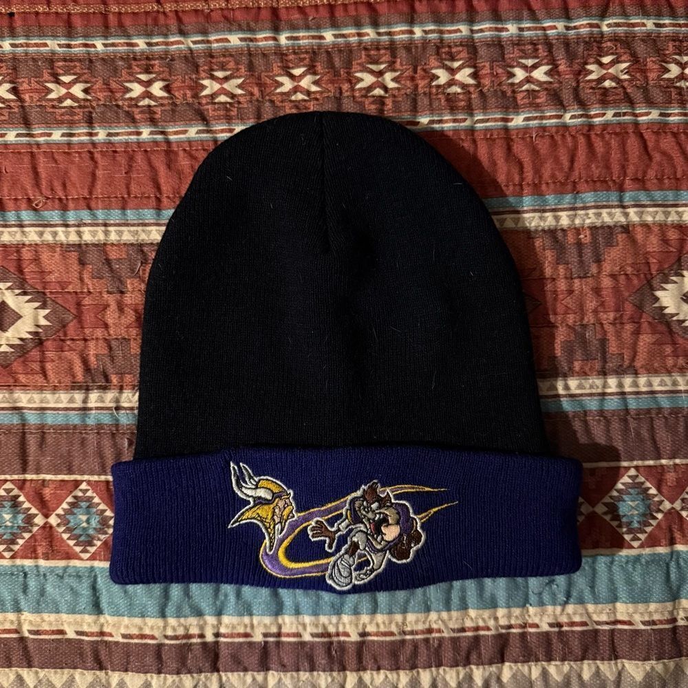 Vintage 1999 looney tunes Black and purple Beanie Taz